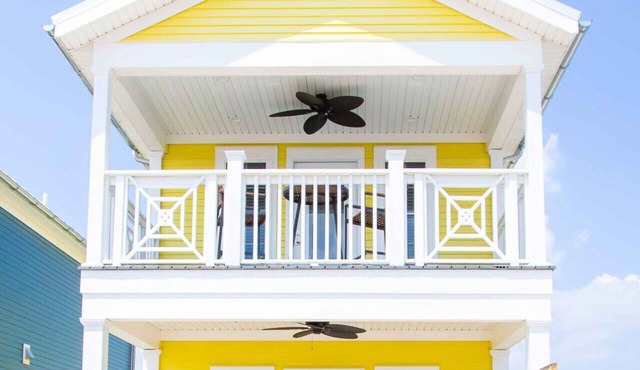 Sunset Haven: 2 Bed/1.5 Bath Lakeside Cottage!