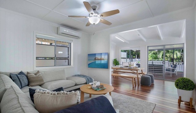 Sunset Haven 4-Bd Retreat Milton, Steps to Stadium