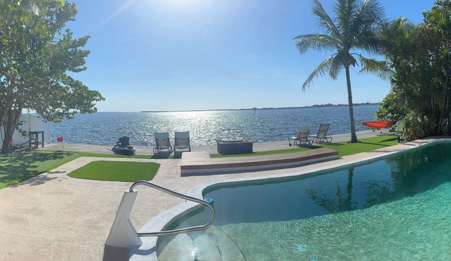 SUNSET HAVEN-AMAZING VIEWS-WATERFRONT POOL WITH PRIVACY-FISHING-PUTTING GREEN