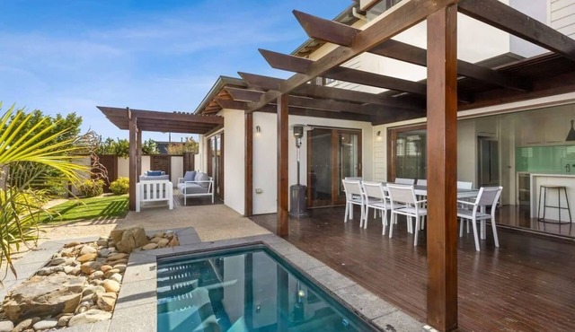 Sunset Haven: Golf, beach, spa and fire retreat