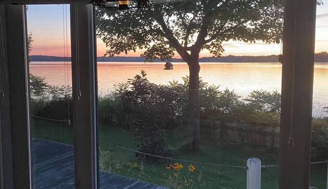 Sunset Haven in Charming Cottage Bungalow on Peaceful Wasi Lake
