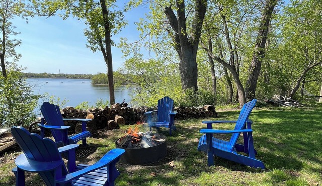 Sunset Haven located within 45min of the Twin Cities and right on the lake!