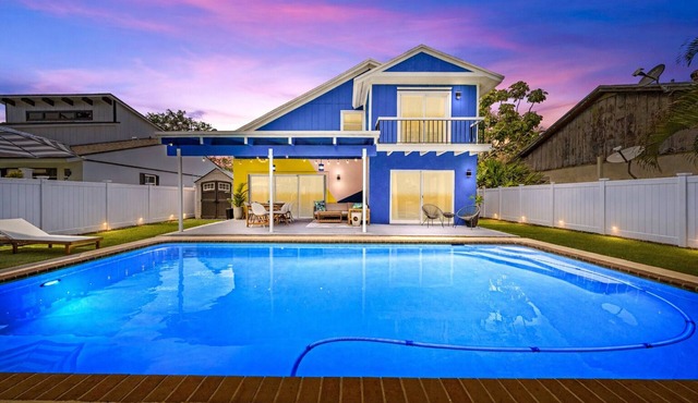 Sunset Haven w/Saltwater Pool, Arcade Mins to Beach