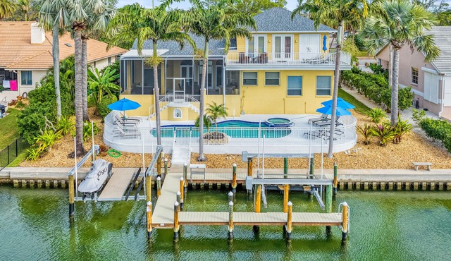 Sunset Heaven | On St Armands Circle Water Views, Private Heated Pool & Spa!