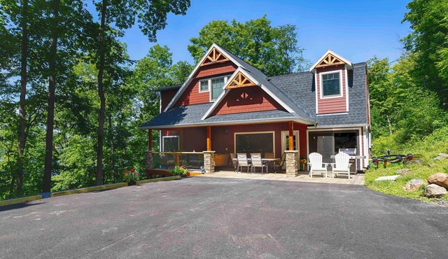 Sunset Hideaway: Couple's Retreat + Hot Tub!