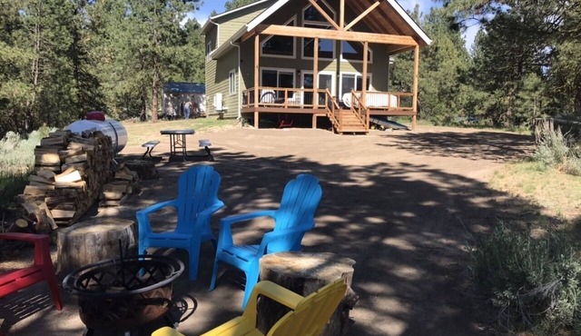 Sunset Hideaway. Private 5 minute walk to lake.