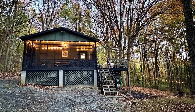 Sunset Hill. Rustic retreat just minutes from the town of New Market