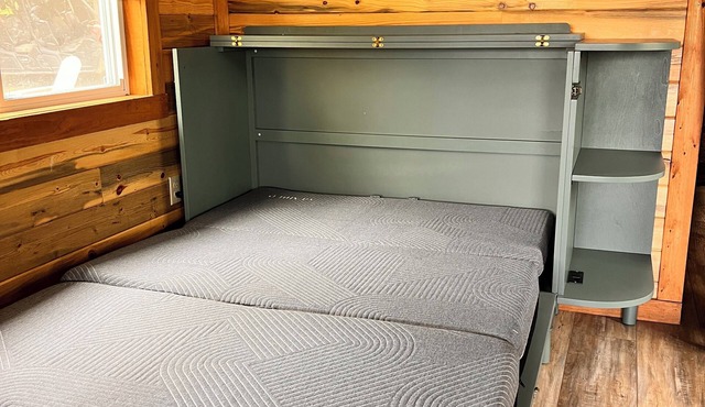 Sunset Hillside Cabin on Horse Farm -Pet Friendly E