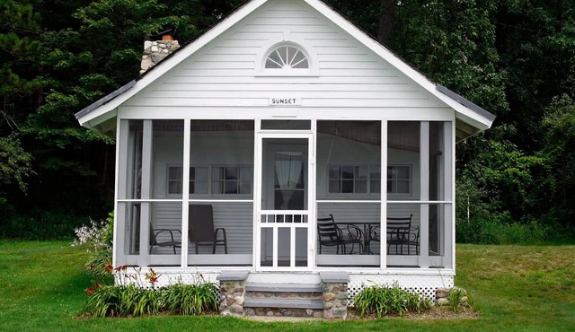 Sunset Historic Cottage (May-Oct)