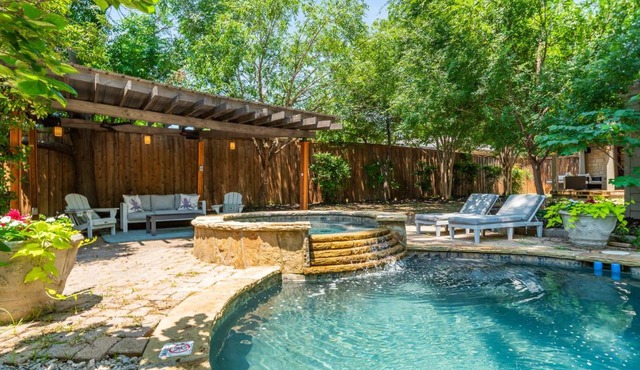Sunset House - Luxury Pool and Hot Tub Retreat