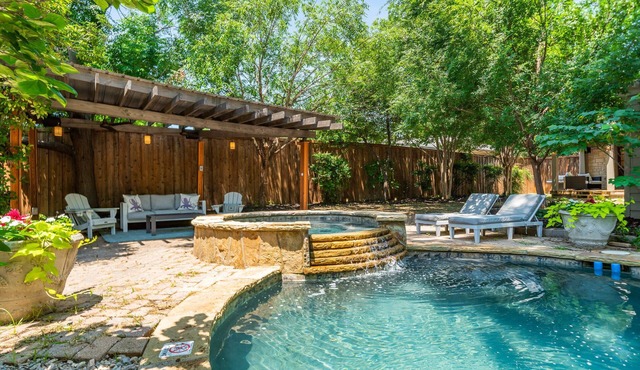 Sunset House - Luxury Pool and Hot Tub Retreat