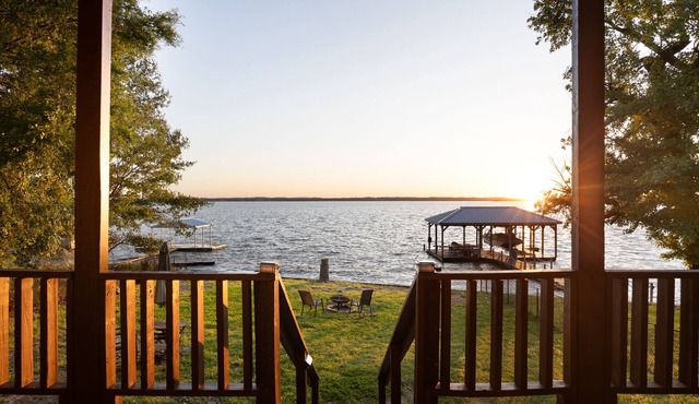 Sunset House on Lake Palestine