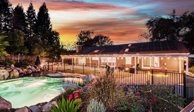 Sunset House - Pool, Hot Tub, Game Room & Fire Pit