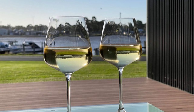 Sunset House - Soak up the sun and enjoy the laid-back lifestyle