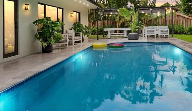 Sunset in Miami w/heated pool & lake view