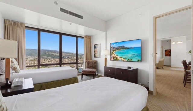 Sunset in the Sky | 38th-Floor Waikiki Penthouse