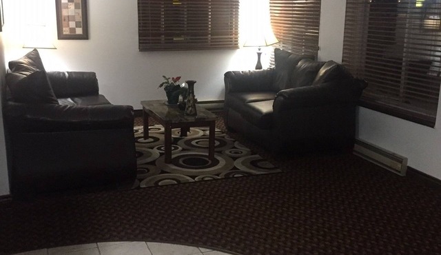Sunset Inn & Suites - Lincoln Airport