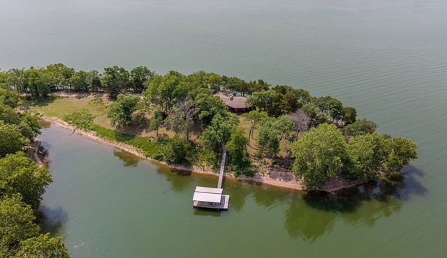 Sunset Island Cottage.Your Private Island on Grand Lake!