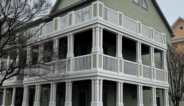 Sunset Island! Water views! 5BR townhome. Kayaks, Grill, Pools, Beach, Fishing