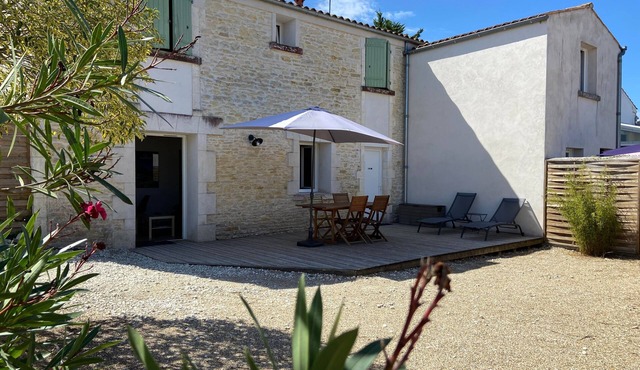 Sunset, La Maison Nakety, 3 mins from Château d'Oléron beach