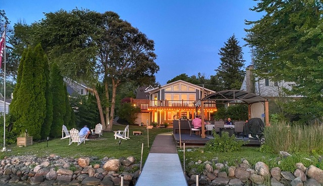 Sunset Lake Home-Hot Tub/Bikes/Paddle Board/Kayaks/Fires/Island Raft