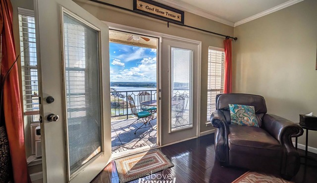 Sunset & Lake View on Island Retreat