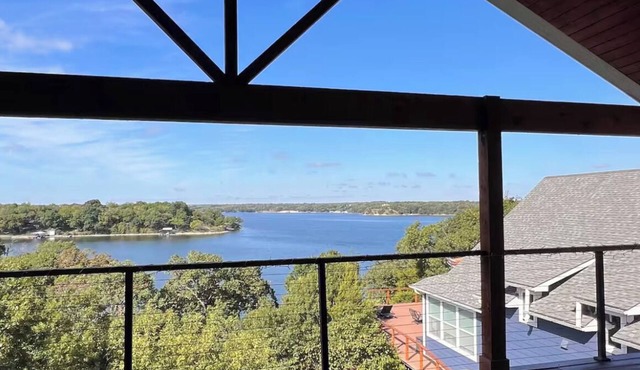 Sunset Lake Views - 15 Min to Winstar Casino. Near Wineries & Relaxing Retreat