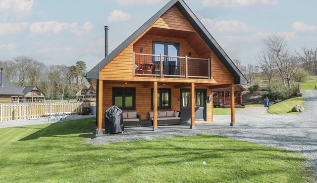 SUNSET LODGE 5, family friendly, with open fire in Llanbedr