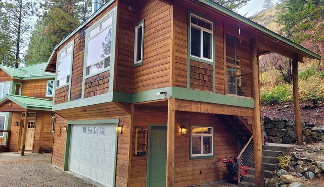 Sunset Loft-Dog friendly Studio Apt for Extended Stays in the Methow Valley