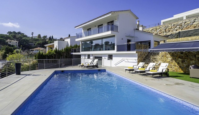 Sunset Lux House - Ideal for families in Residential Area & Aircon