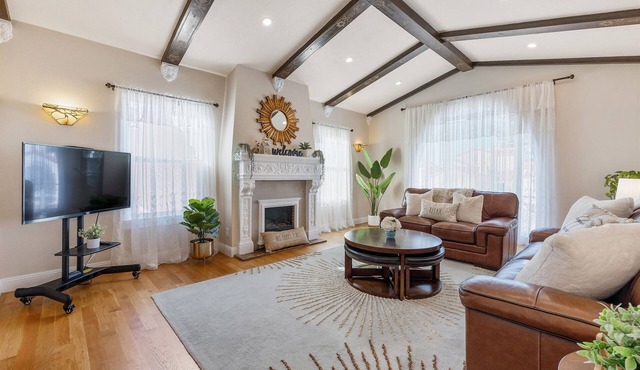 Sunset Luxurious 2BD/2BA Home Nr Food/Easy Parking