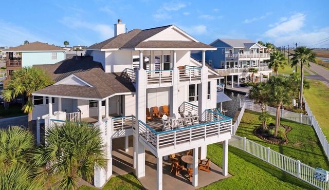 Sunset luxury:Boat lift, kayaksSleeps 12 - 5 bdrms