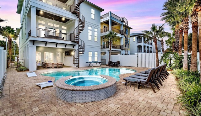 Sunset Manor: Private beach, Ocean views, Heated pool, Free Golf cart, Game room