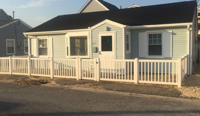 Sunset Manor - Short walk to beach