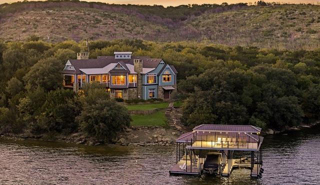 Sunset Manor- with a DOCK & HOT TUB!