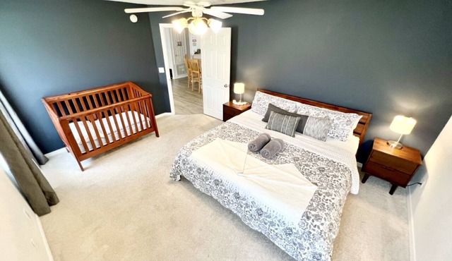 Sunset near the lake up to 12 guests,4bds,2baths