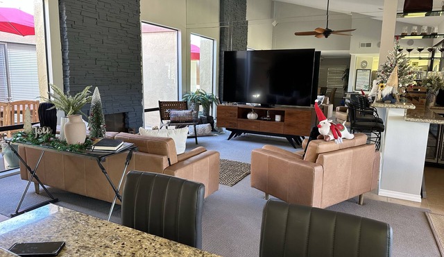 Sunset Oasis 60. Beautiful views, close to amenities!