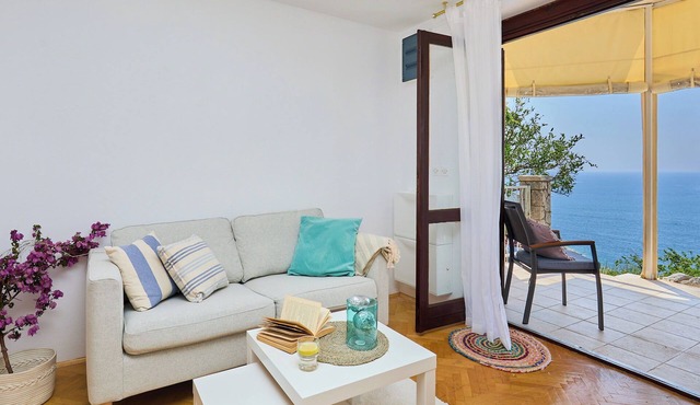 Sunset Oasis - One Bedroom Apartment, Sleeps 2