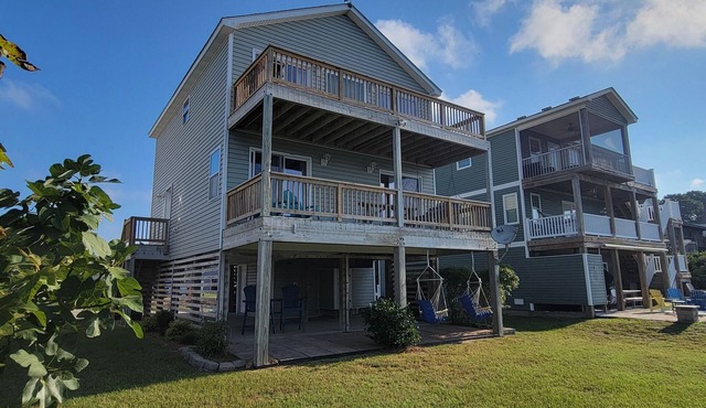 Sunset on Soundview! Waterfront! Pool Access! Bring Your Boat!