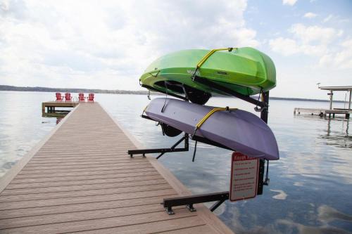 Sunset on the Bank Dog Friendly Dock & Fire Pit