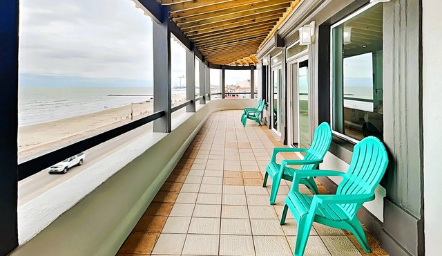Sunset On The Seawall #1 by Ryson Vacation Rentals