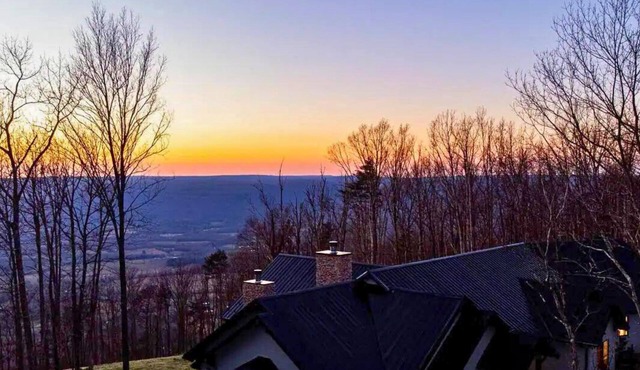 Sunset Overlook: Serene Mountain Retreat