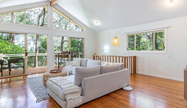 Sunset Palms - Escape to our delightful holiday home nestled in the heart of Smiths Lake,