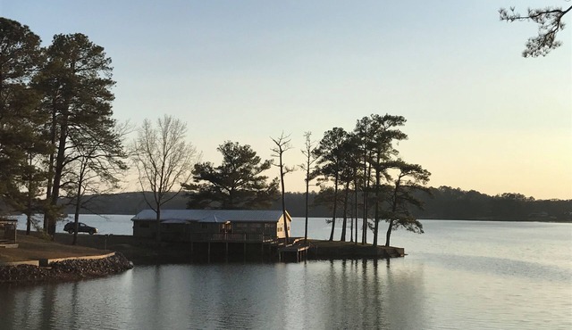 Sunset Peninsula at Lake Martin: Perfect Summer or Football Getaway