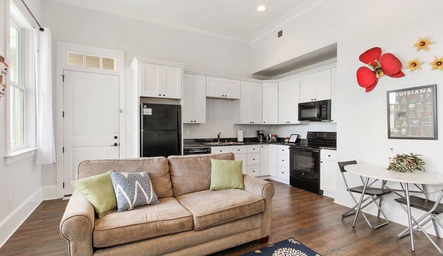 Sunset Point B, Serene And Private One Bedroom Condo
