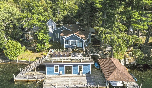 Sunset Point- Cozy waterfront home that can sleep up to 6.