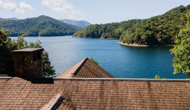 Sunset Point - Lakefront, views, kayaks, fire pit, pet friendly