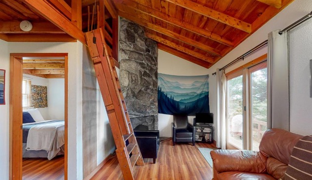 Sunset Point Mountaintop Cottage