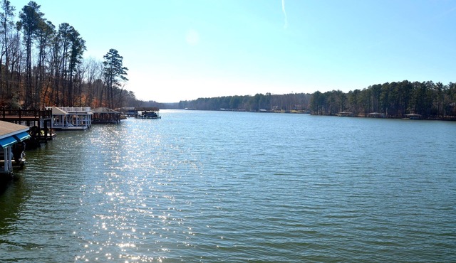 SUNSET POINTE *Beautiful 6br 4ba Lakefront House with Gorgeous Sunsets*
