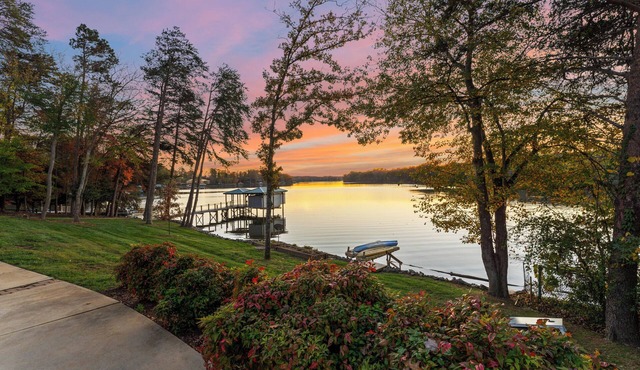 Sunset Pointe by AvantStay | Waterfront, Beach, Fire Pit | Sleeps 14 | 5BDR 4BA